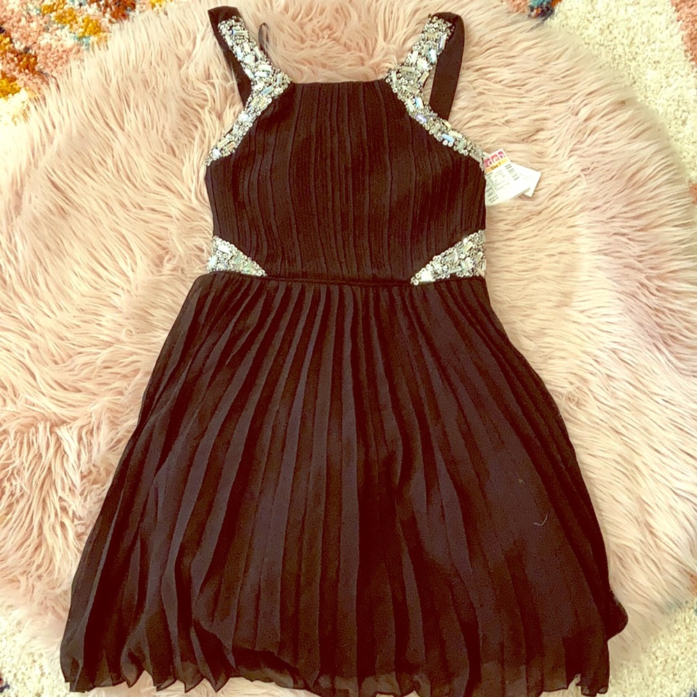 Deb  party/ formal  dress new w/ tags size 7